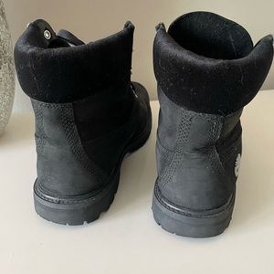 Bought of Poshmark, only needed for one event and worn once!